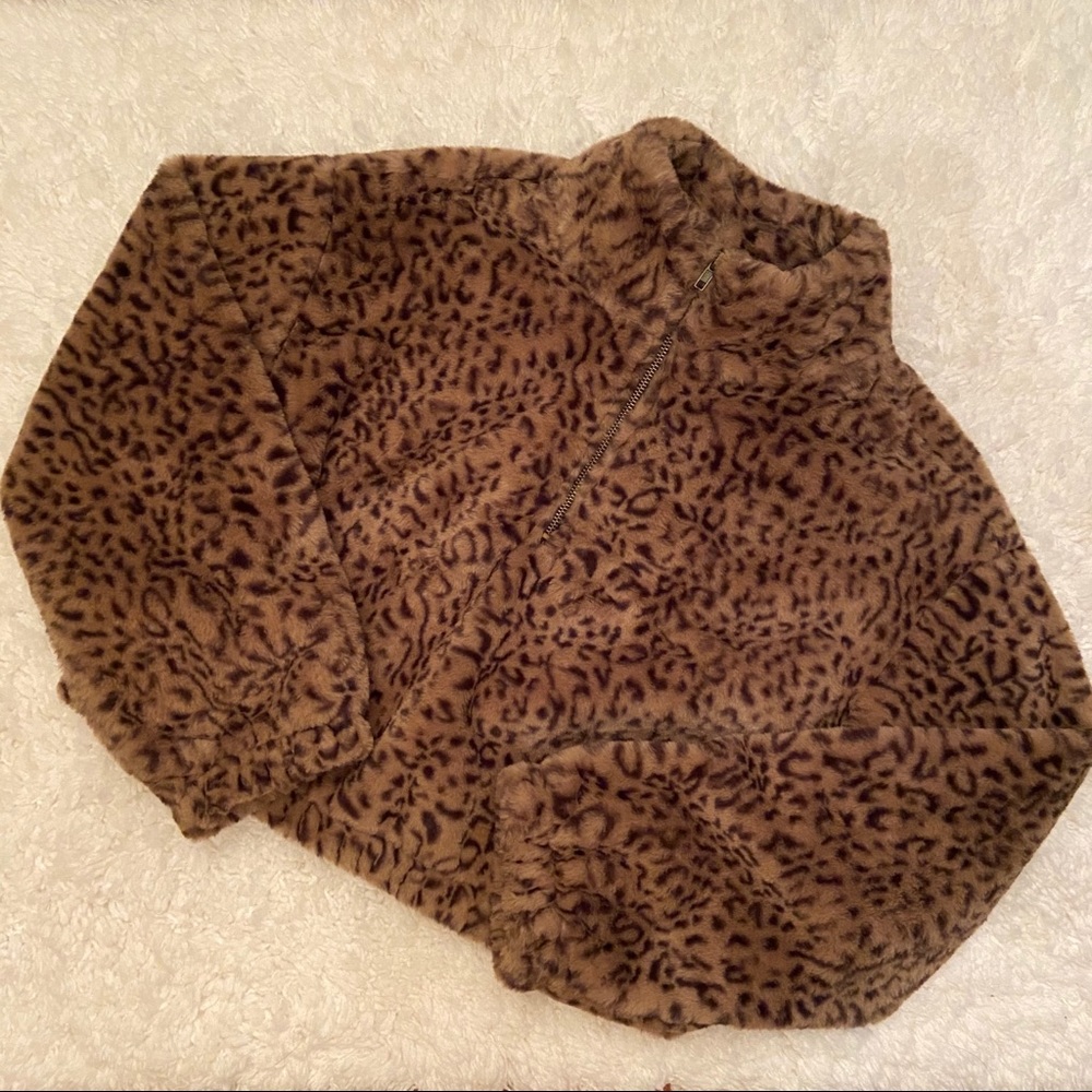 Cute cropped leopard print fuzzy pullover jacket